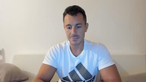 Snapshot of roberto4ever chatting on July 12, 2026, 6:10 pm roberto4ever online show from July 12, 2026, 6:10 pm