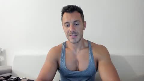 Snapshot of roberto4ever chatting on July 14, 2026, 4:39 am roberto4ever online show from July 14, 2026, 4:39 am