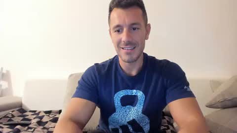 Snapshot of roberto4ever chatting on July 26, 2026, 5:42 pm roberto4ever online show from July 26, 2026, 5:42 pm