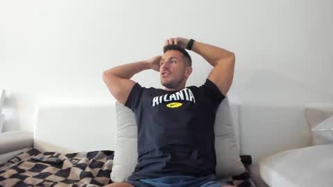 Snapshot of roberto4ever chatting on July 27, 2026, 12:12 pm roberto4ever online show from July 27, 2026, 12:12 pm