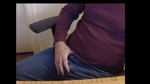 robidan6923 online show from December 16, 2024, 1:22 pm