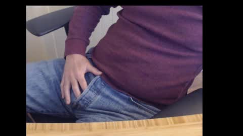 robidan6923 online show from February 27, 2025, 2:32 pm