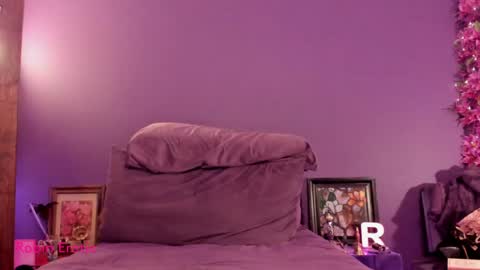 Snapshot of robinerotic chatting on June 22, 2026, 8:17 pm RobinErotic online show from June 22, 2026, 8:17 pm