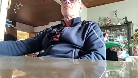 Snapshot of robke1966 chatting on December 28, 2024, 10:58 am robke1966 online show from December 28, 2024, 10:58 am