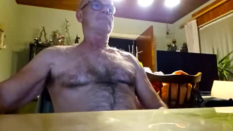 Snapshot of robke1966 chatting on December 21, 2025, 7:04 am robke1966 online show from December 21, 2025, 7:04 am