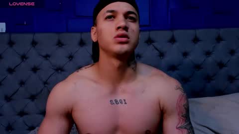 rocco_santos online show from September 16, 2025, 8:48 am