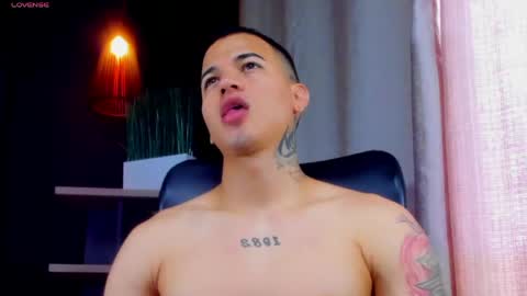 rocco_santos online show from April 28, 2026, 6:35 pm