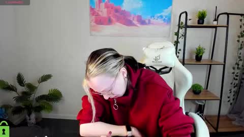 Snapshot of rockett_bunny chatting on December 5, 2025, 1:14 am Rockett online show from December 5, 2025, 1:14 am