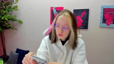 Snapshot of rockett_bunny chatting on December 14, 2025, 12:38 am Rockett online show from December 14, 2025, 12:38 am