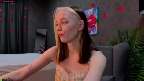 Snapshot of rockett_bunny chatting on April 9, 2026, 12:54 am Rockett online show from April 9, 2026, 12:54 am