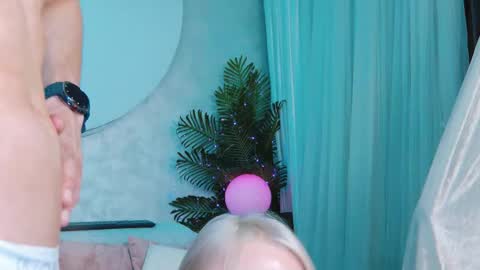 Lina and Den online show from December 4, 2025, 5:39 am