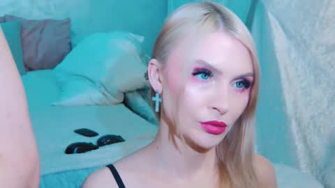 Lina and Den online show from March 17, 2026, 4:28 am