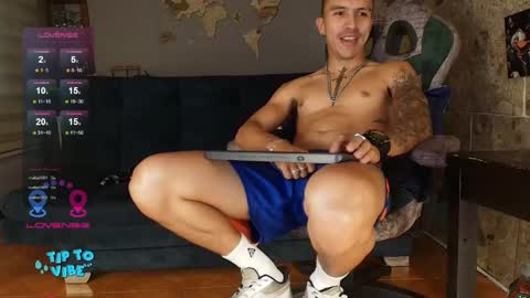 Snapshot of rogert_xx chatting on May 12, 2026, 9:12 pm Rogert online show from May 12, 2026, 9:12 pm