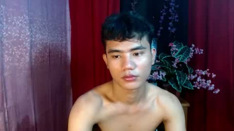 Snapshot of roianboyyy chatting on August 5, 2026, 9:12 am roianboyyy online show from August 5, 2026, 9:12 am