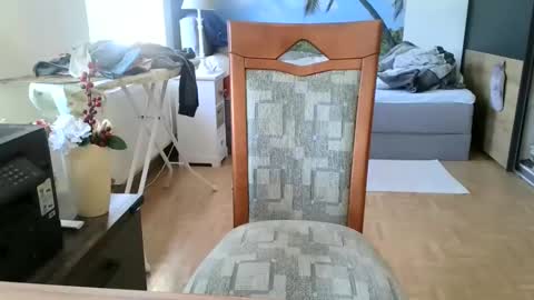 rolandloser1000 online show from February 18, 2025, 9:54 am