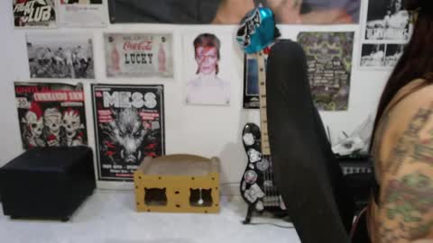 Snapshot of rollyderolandia666 chatting on May 18, 2026, 10:48 pm Rolly online show from May 18, 2026, 10:48 pm