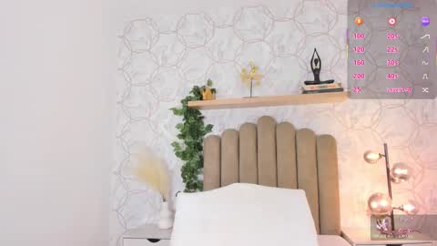 Snapshot of roma_love_ chatting on October 24, 2025, 12:34 pm online show from October 24, 2025, 12:34 pm