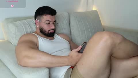 Snapshot of roman_lux chatting on November 26, 2025, 7:42 am Roman Lux online show from November 26, 2025, 7:42 am