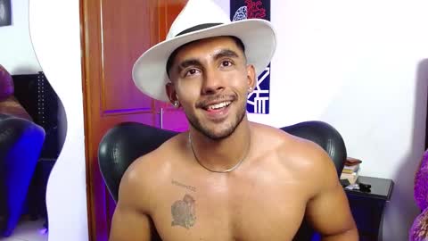 Snapshot of romanpearce_ chatting on March 7, 2025, 12:15 am Roman online show from March 7, 2025, 12:15 am