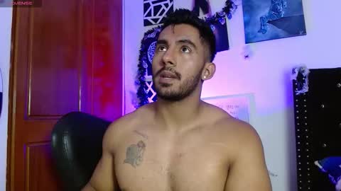 Snapshot of romanpearce_ chatting on November 2, 2025, 4:20 pm Roman online show from November 2, 2025, 4:20 pm