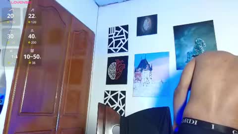 Snapshot of romanpearce_ chatting on July 1, 2026, 9:14 pm Roman online show from July 1, 2026, 9:14 pm