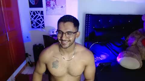Snapshot of romanpearce_ chatting on July 11, 2026, 7:38 pm Roman online show from July 11, 2026, 7:38 pm