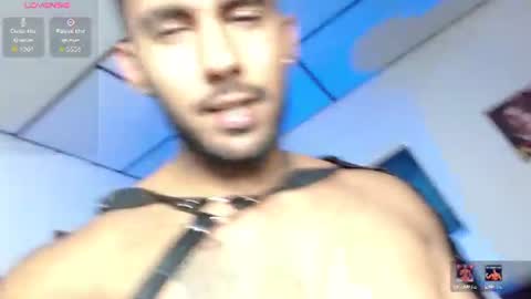Snapshot of romanpearce_ chatting on August 3, 2026, 8:01 pm Roman online show from August 3, 2026, 8:01 pm