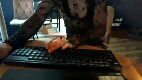 Snapshot of romantico_erotico chatting on June 28, 2026, 1:55 am romantico_erotico online show from June 28, 2026, 1:55 am