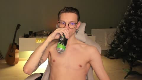 Snapshot of romeo_mercy chatting on December 25, 2024, 10:37 pm Romeo online show from December 25, 2024, 10:37 pm