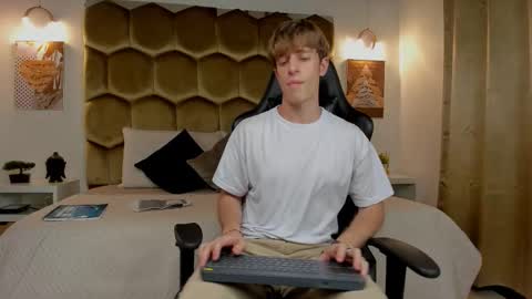 Romeo Ricci online show from February 17, 2026, 9:32 pm