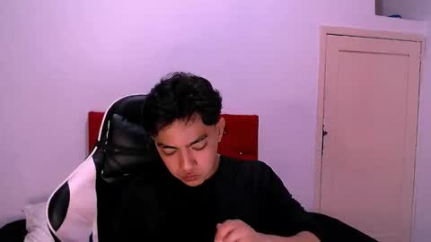 Snapshot of romeomillerr chatting on November 22, 2025, 7:24 pm Romeo online show from November 22, 2025, 7:24 pm
