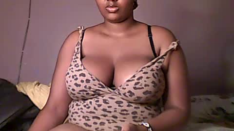 Romina 26 online show from June 22, 2026, 3:25 am