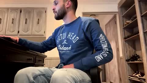 roofguy11 online show from January 1, 2025, 5:11 am