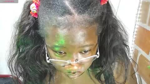 roos_veyker online show from April 22, 2026, 6:27 am