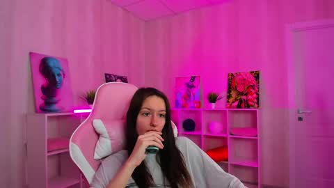 Snapshot of rosa_vaughn chatting on May 7, 2026, 8:52 am Viola online show from May 7, 2026, 8:52 am