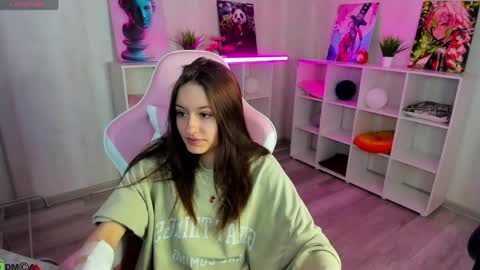 Snapshot of rosa_vaughn chatting on May 12, 2026, 8:44 am Viola online show from May 12, 2026, 8:44 am