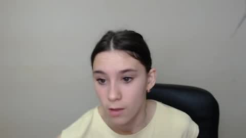 Snapshot of rosalais_ chatting on September 26, 2025, 7:01 am Rose online show from September 26, 2025, 7:01 am