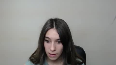 Snapshot of rosalais_ chatting on October 3, 2025, 6:43 am Rose online show from October 3, 2025, 6:43 am