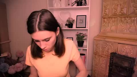 Snapshot of rosalais_ chatting on May 21, 2026, 6:31 am Rose online show from May 21, 2026, 6:31 am