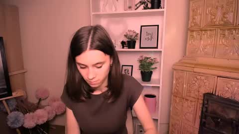 Snapshot of rosalais_ chatting on June 4, 2026, 7:03 am Rose online show from June 4, 2026, 7:03 am
