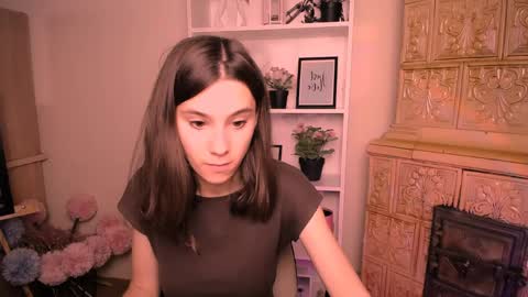 Snapshot of rosalais_ chatting on June 5, 2026, 6:52 am Rose online show from June 5, 2026, 6:52 am