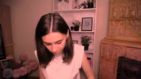 Snapshot of rosalais_ chatting on June 10, 2026, 8:46 am Rose online show from June 10, 2026, 8:46 am