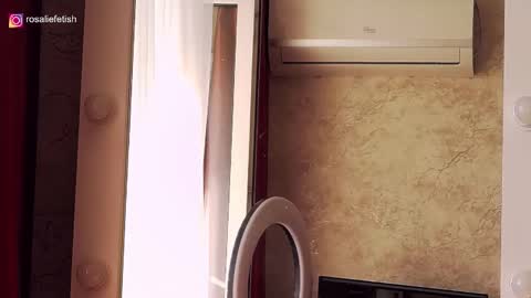 Snapshot of rosaliefetish chatting on September 17, 2025, 5:20 am Rosalie online show from September 17, 2025, 5:20 am