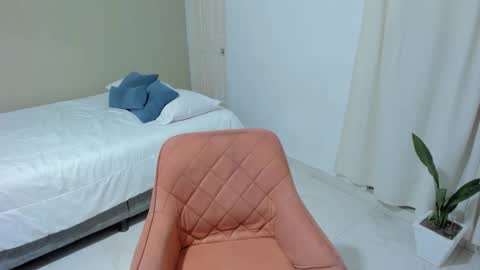 Rosalia online show from December 5, 2024, 7:49 pm