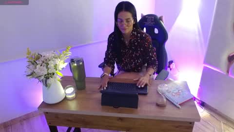 Snapshot of rosalind_tay chatting on October 24, 2025, 10:55 am ROSALIN online show from October 24, 2025, 10:55 am