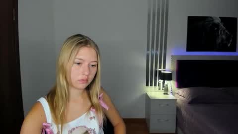 Snapshot of rosarising chatting on May 24, 2026, 9:25 am RosaRising online show from May 24, 2026, 9:25 am