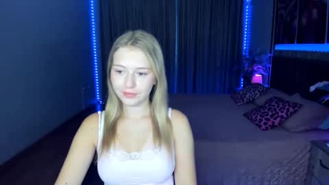 Snapshot of rosarising chatting on June 2, 2026, 4:36 am RosaRising online show from June 2, 2026, 4:36 am