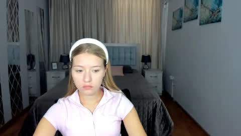 Snapshot of rosarising chatting on June 6, 2026, 4:39 am RosaRising online show from June 6, 2026, 4:39 am