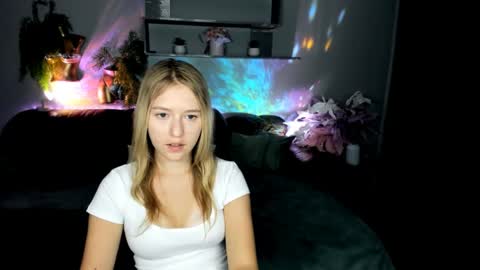 Snapshot of rosarising chatting on June 21, 2026, 9:23 am RosaRising online show from June 21, 2026, 9:23 am