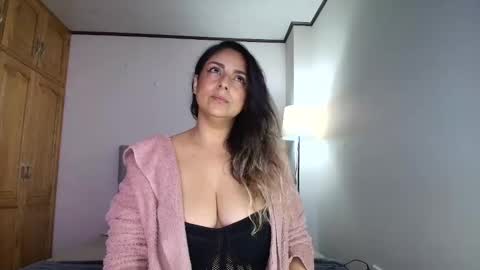 Snapshot of rosasanta8009 chatting on February 7, 2025, 10:08 am I am Rosa online show from February 7, 2025, 10:08 am